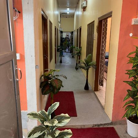 Shakuntala Guest House Ayodhya Екстериор снимка